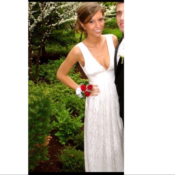 White BCBG gown size 4 - Picture 3 of 5